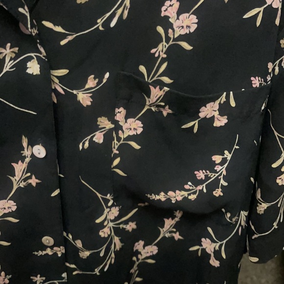 Liz Claiborne Collection Short Sleeve Black & Blush Floral Print Blouse - Picture 5 of 7